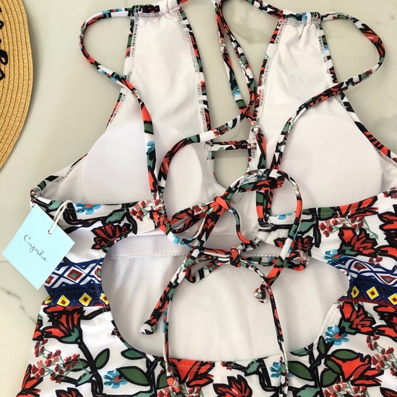 ❗️SOLD❗️🌼NWT floral one piece-Large - Picture 6 of 7